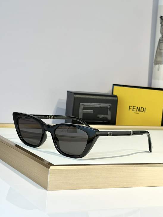 Picture of Fendi Sunglasses _SKUfw79721870fw